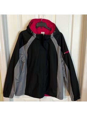 Kids Free Tech winter Jacket. Size XL (16-17) good condition. Good condition